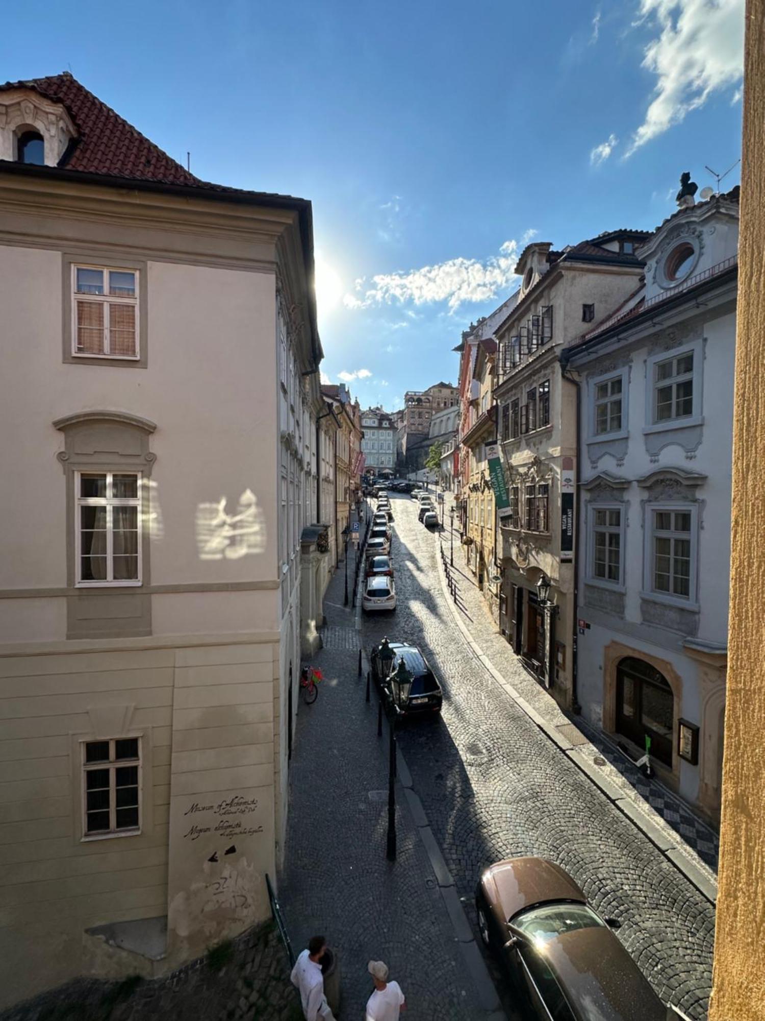Nerudova Apartments Prag Exteriör bild
